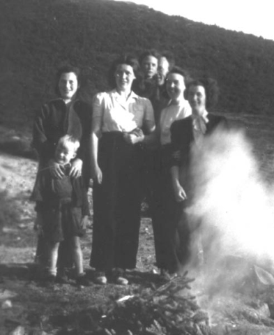 416: l-r adults, Mary Dunphy, Madonna Rose, Vince McCarthy, Cede McCarthy, Anne Ryan; children  unidentified. [courtesy of Mollie McCarthy]  - Mary daughter of Thomas Dunphy &amp;amp; Anastasia Carroll; Madonna daughter of William Rose  &amp;amp; Emma Withers; Vince and Cede children of James McCarthy &amp;amp; Julia Reddy; Anne daughter  of Denis Ryan &amp;amp; Mary Dunphy